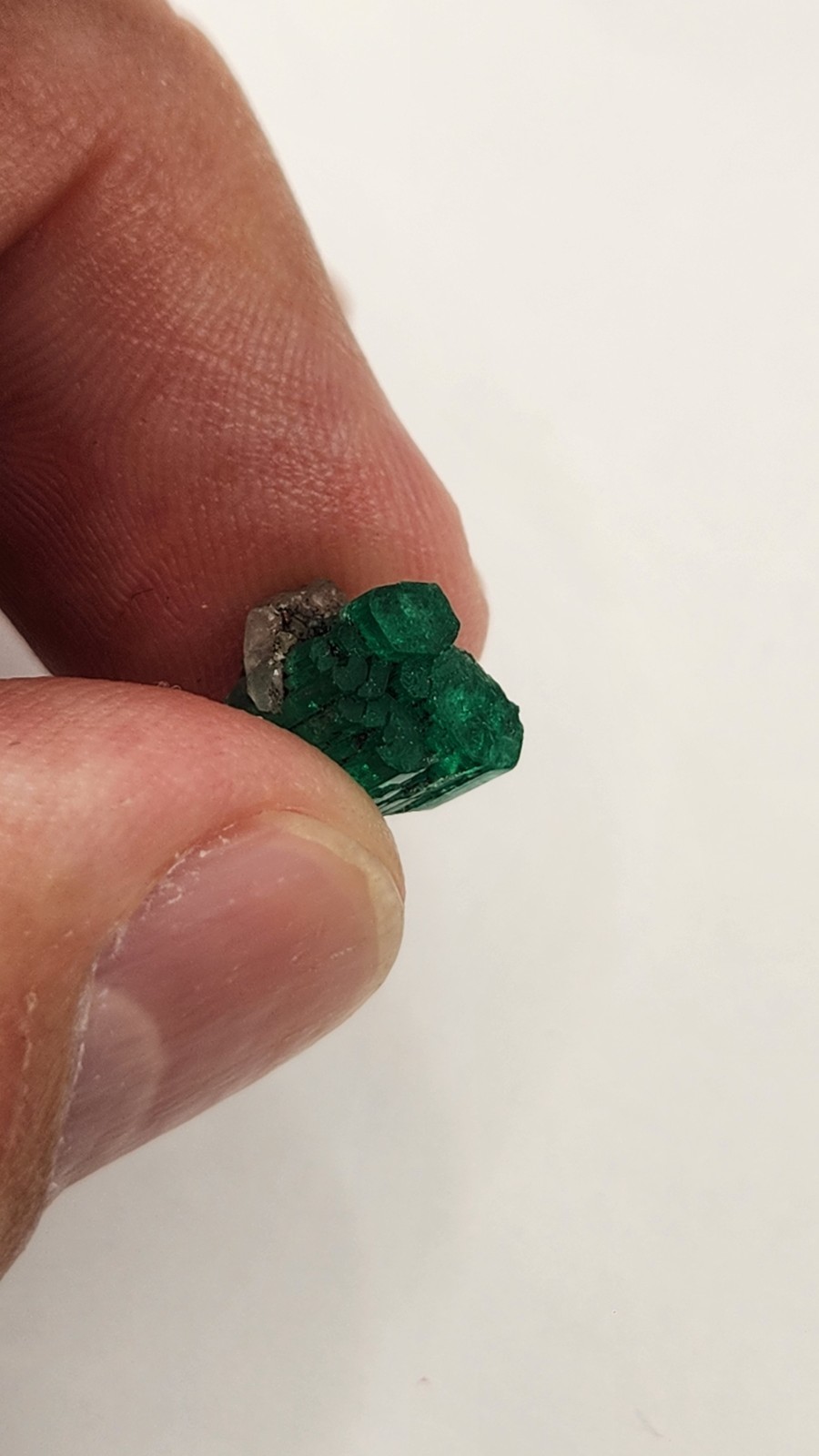 Macla de Esmeralda En Bruto 3,24cts, Pieza especial, cristales con terminación