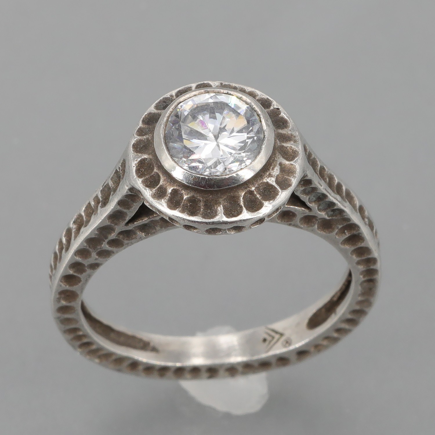Retired Silpada PERFECT BLISS Oxidized Sterling Textured CZ Ring R2076 Size 5.75