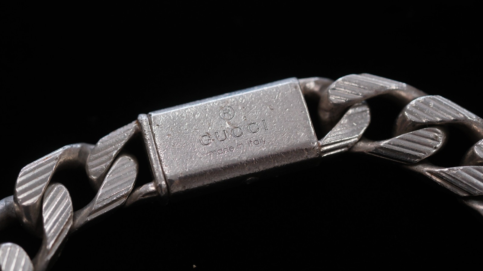 Gucci Sterling Silver Curb Link Heavy Bracelet 58.9g 9 INCHES LONG 10MM WIDE