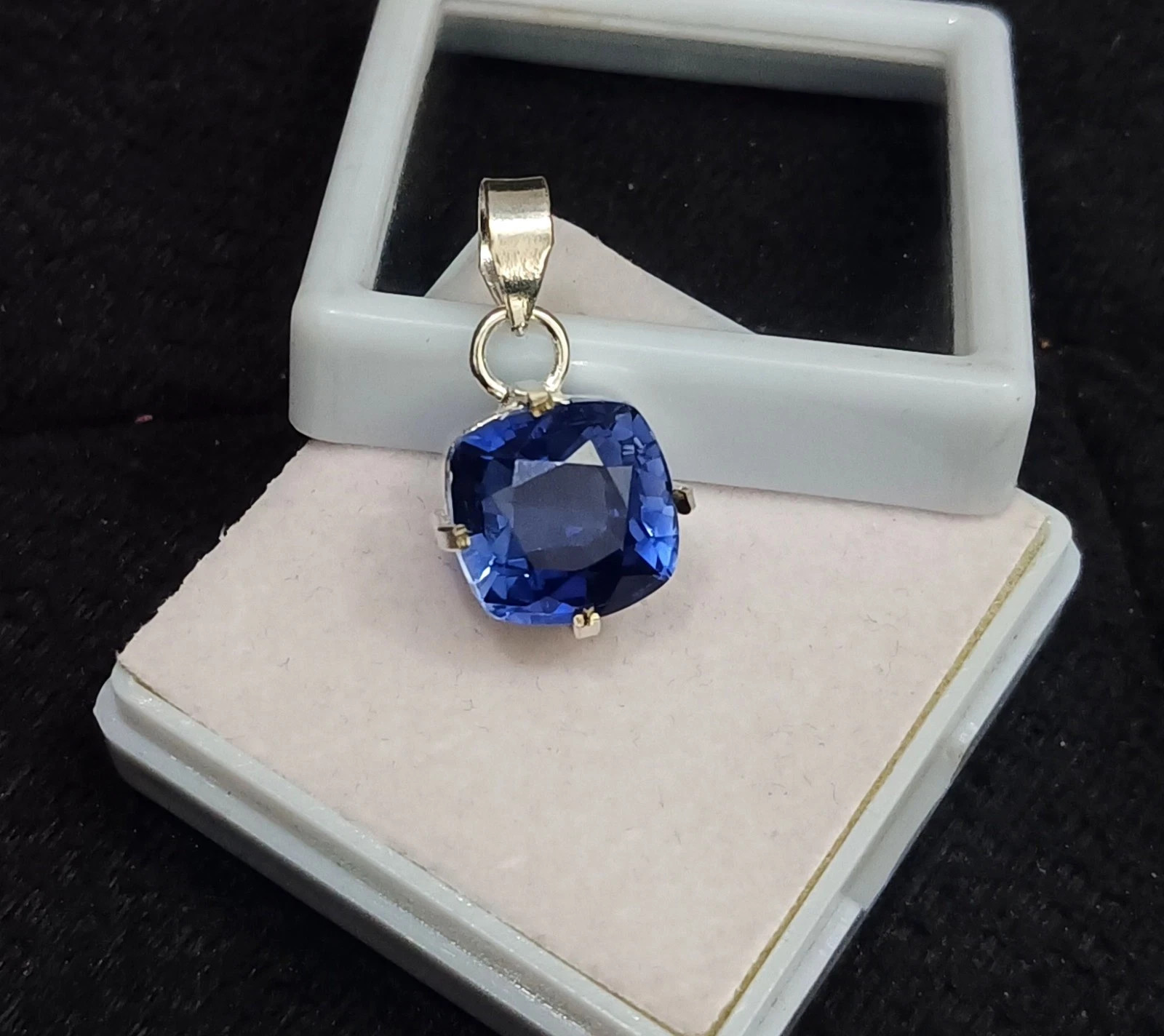 Certified Blue Sapphire 19.00 Ct Sterling Silver Pendant Necklace With Chain