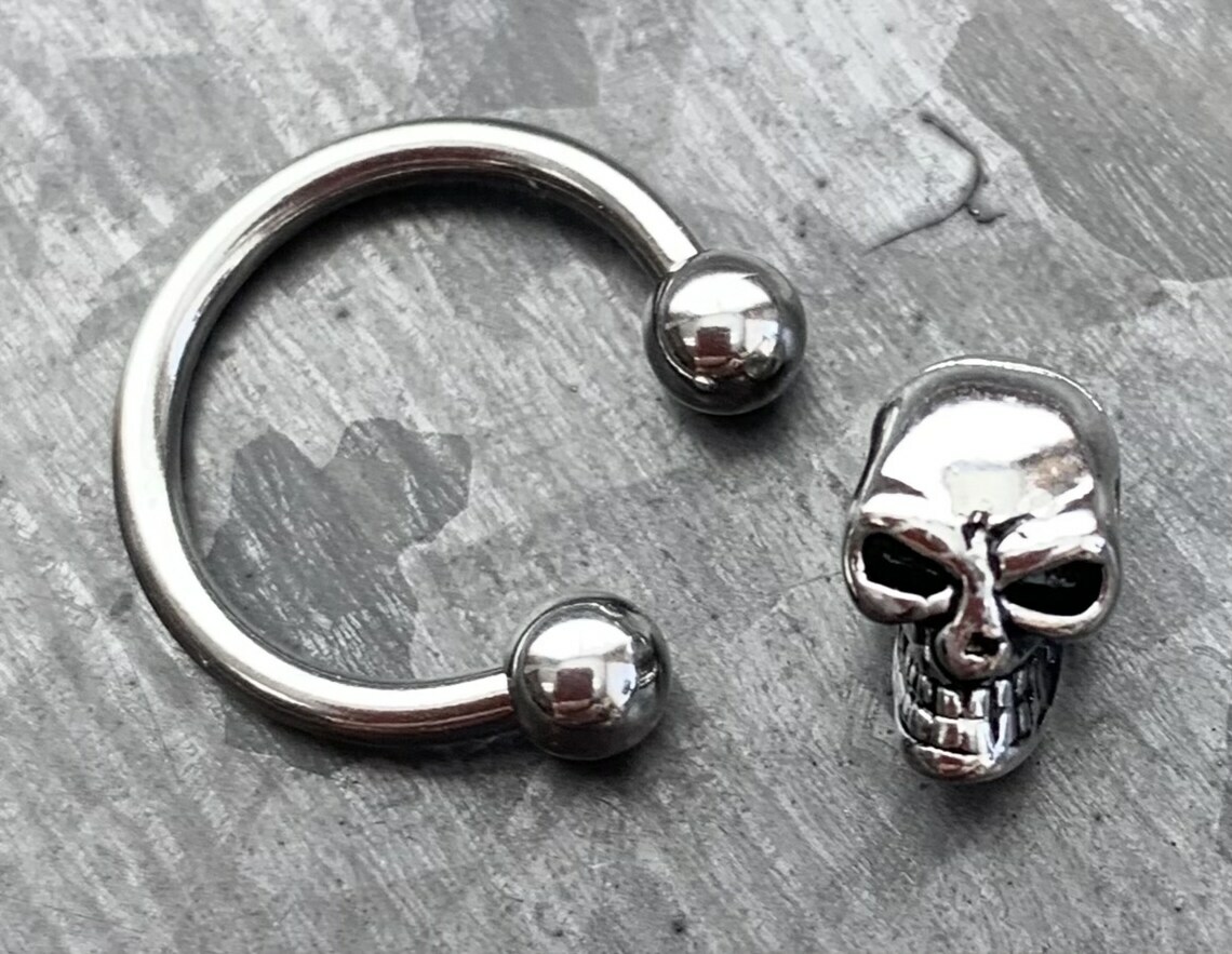 1pc Skull 316L Surgical Steel Captive Bead Ring / Nipple Ring / Circular Barbell