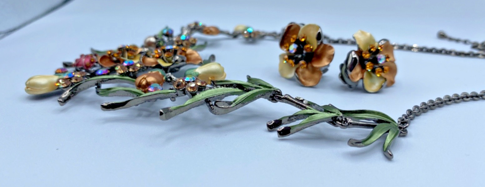 VTG 3D Metal Flowers Colorful Resin Crystal Vine Necklace Earrings Set Clip On