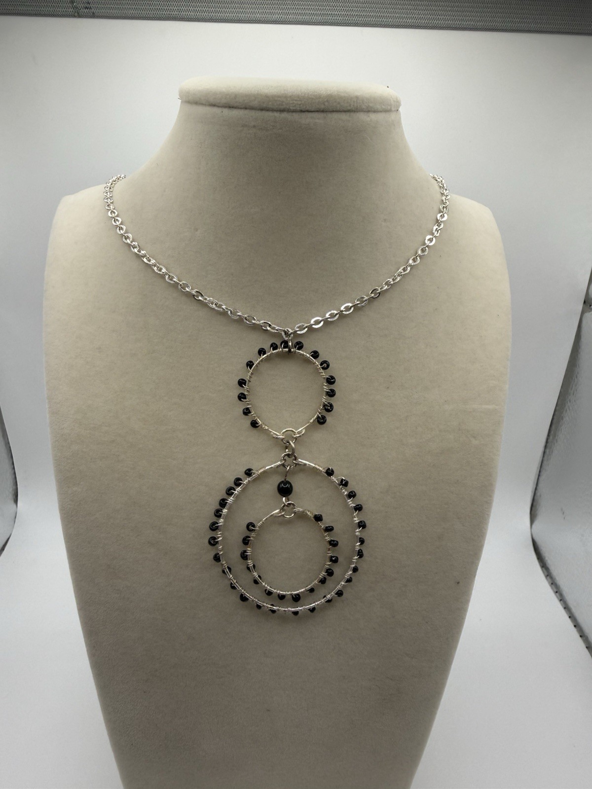 VTG Y2K Boho Wire Wrapped Necklace whimsigoth Black Seed Bead Silver Tone