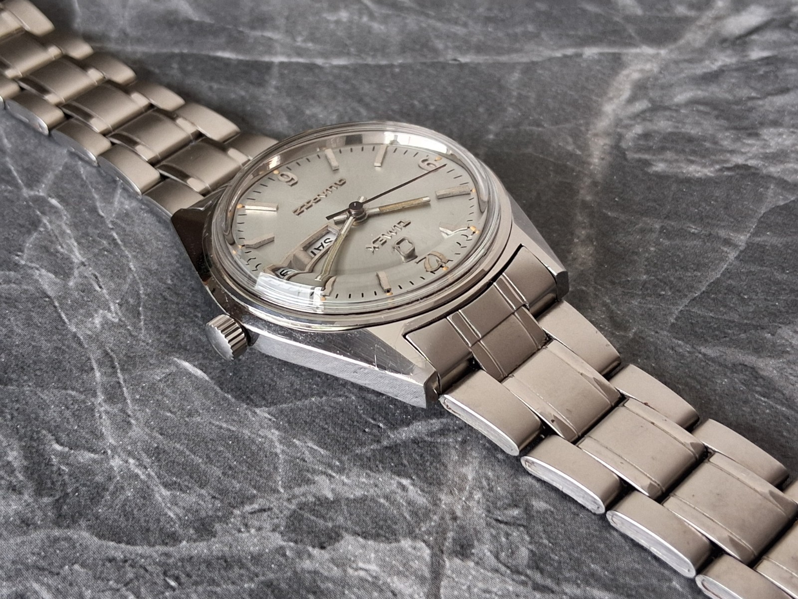 Serviced 1976 Timex Q Quartz Electric Silver Dial Mens Vintage Day Date Watch