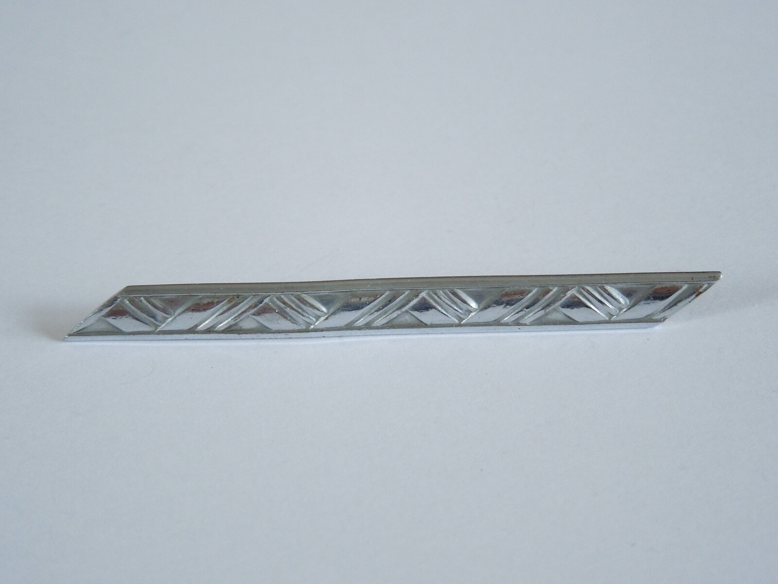 Chrome Colored Bar Brooch 4.4 G / 2.76 X 0.24 In