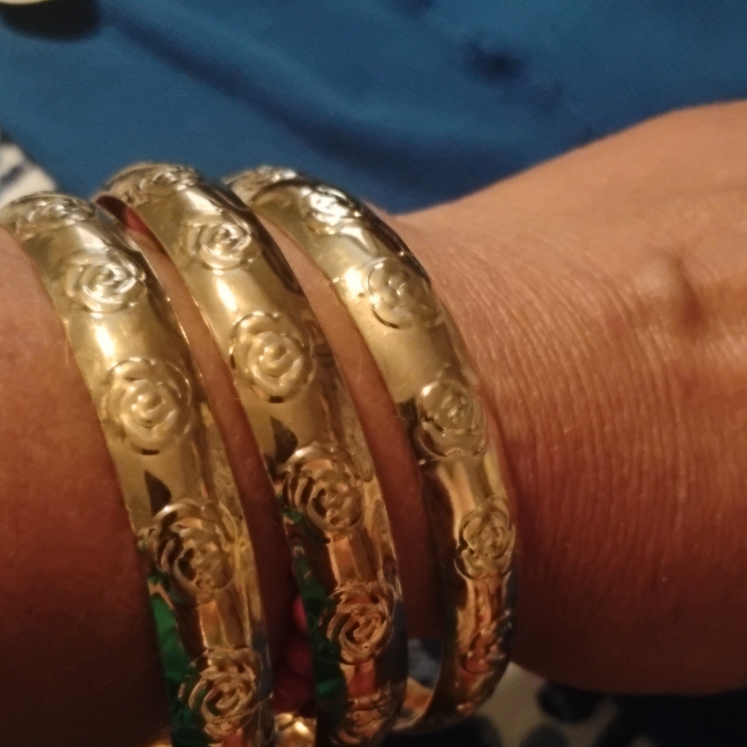 Gold Tone Floral Rose Pattern Bangle Bracelets Set of 3 Round Metal No Stone