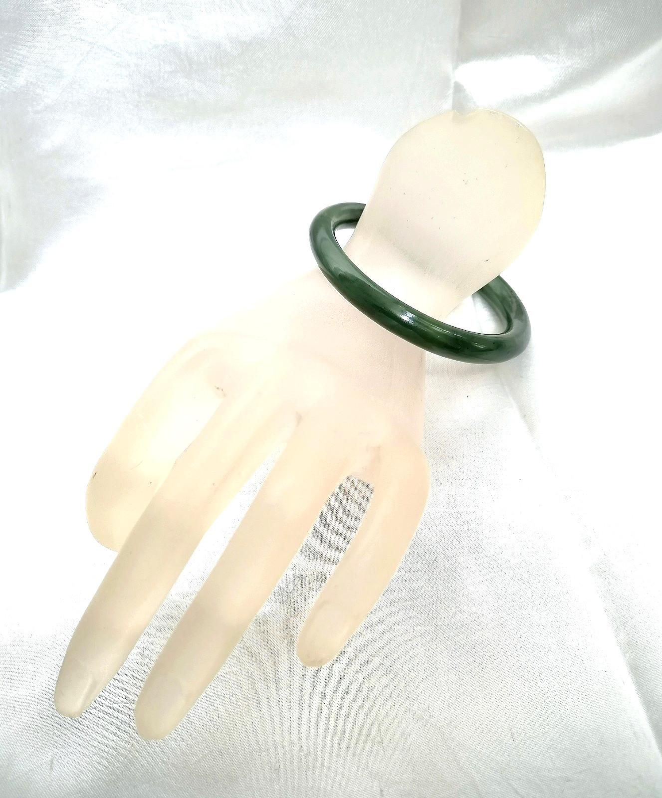 BEAUTIFUL ANTIQUE AUTHENTIC GREEN JADE RING BRACELET, CHINA, 1900.