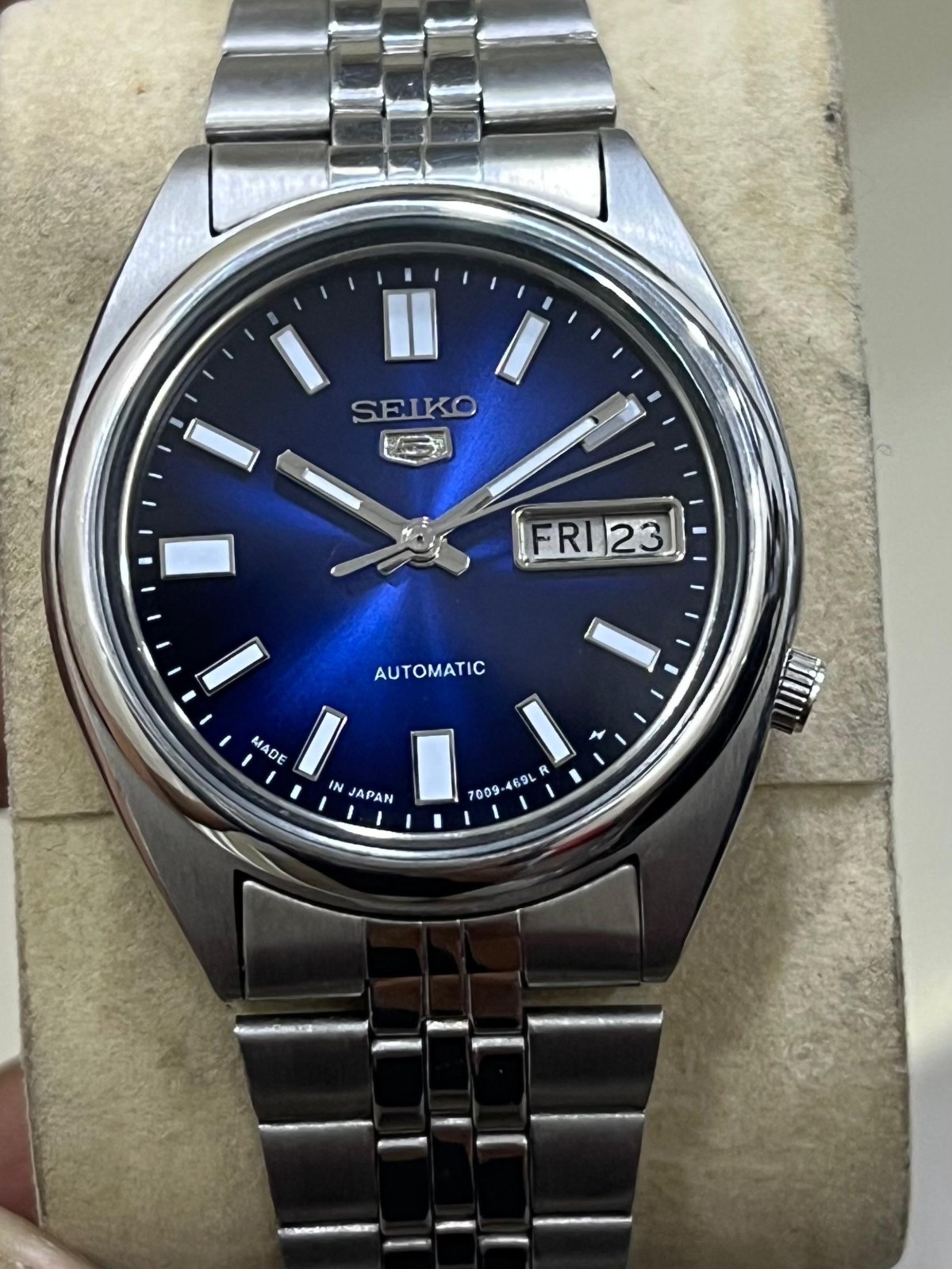 Seiko 5 Automatic Blue And Black Dail Mens Watch japan made 7009