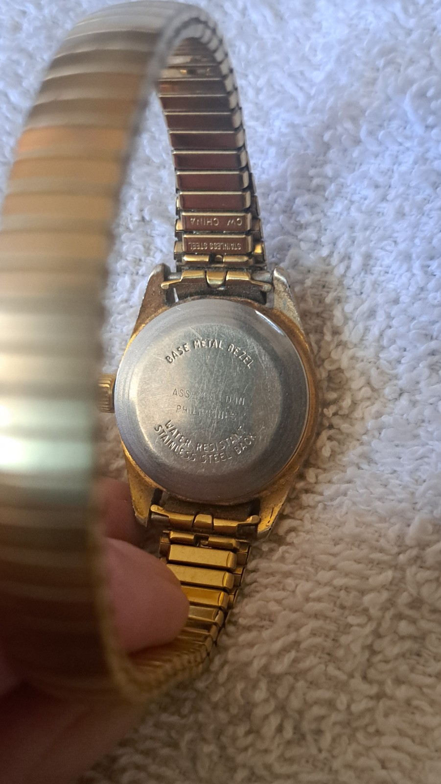Vintage Timex Ladies Mechanical Watch Gold Tone Fluted Bezel Date Running 1970s