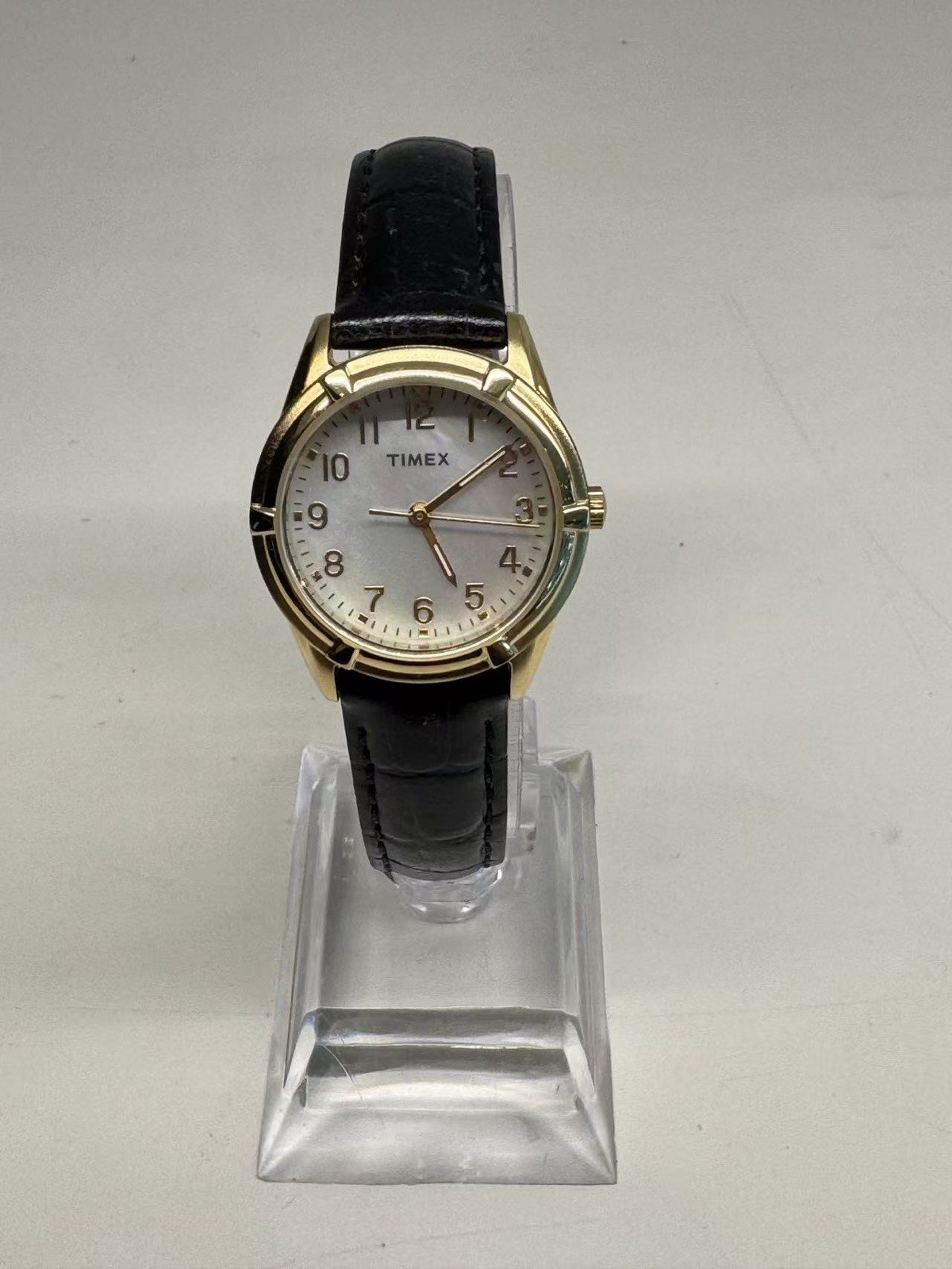 TIMEX TW2P76200 Gold Tone Pearl Dial Women Watch Working New Battery