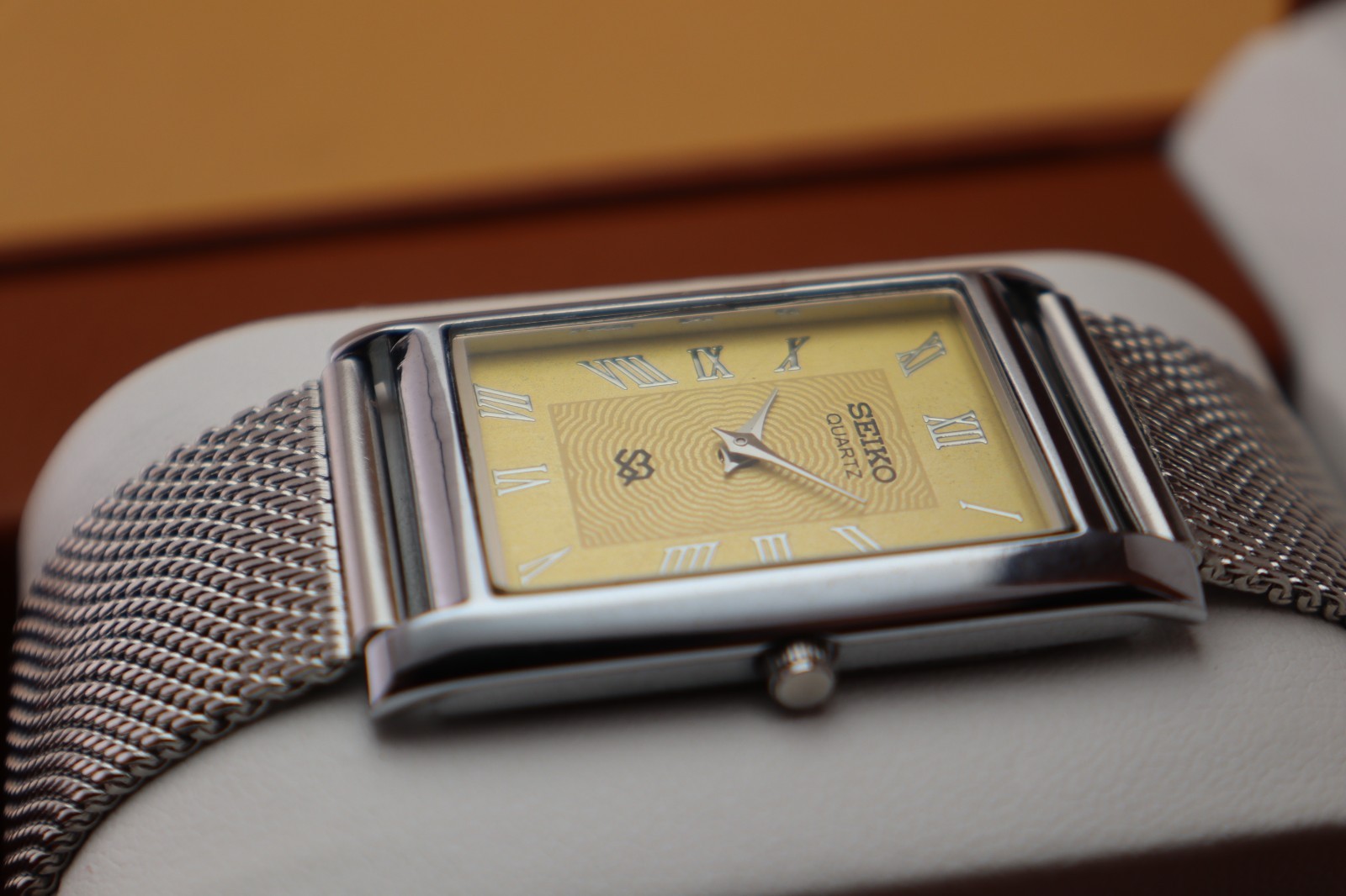 Vintage Seiko Slim Quartz Men’s Wrist Watch Yellow Dial with Silver Mesh Band