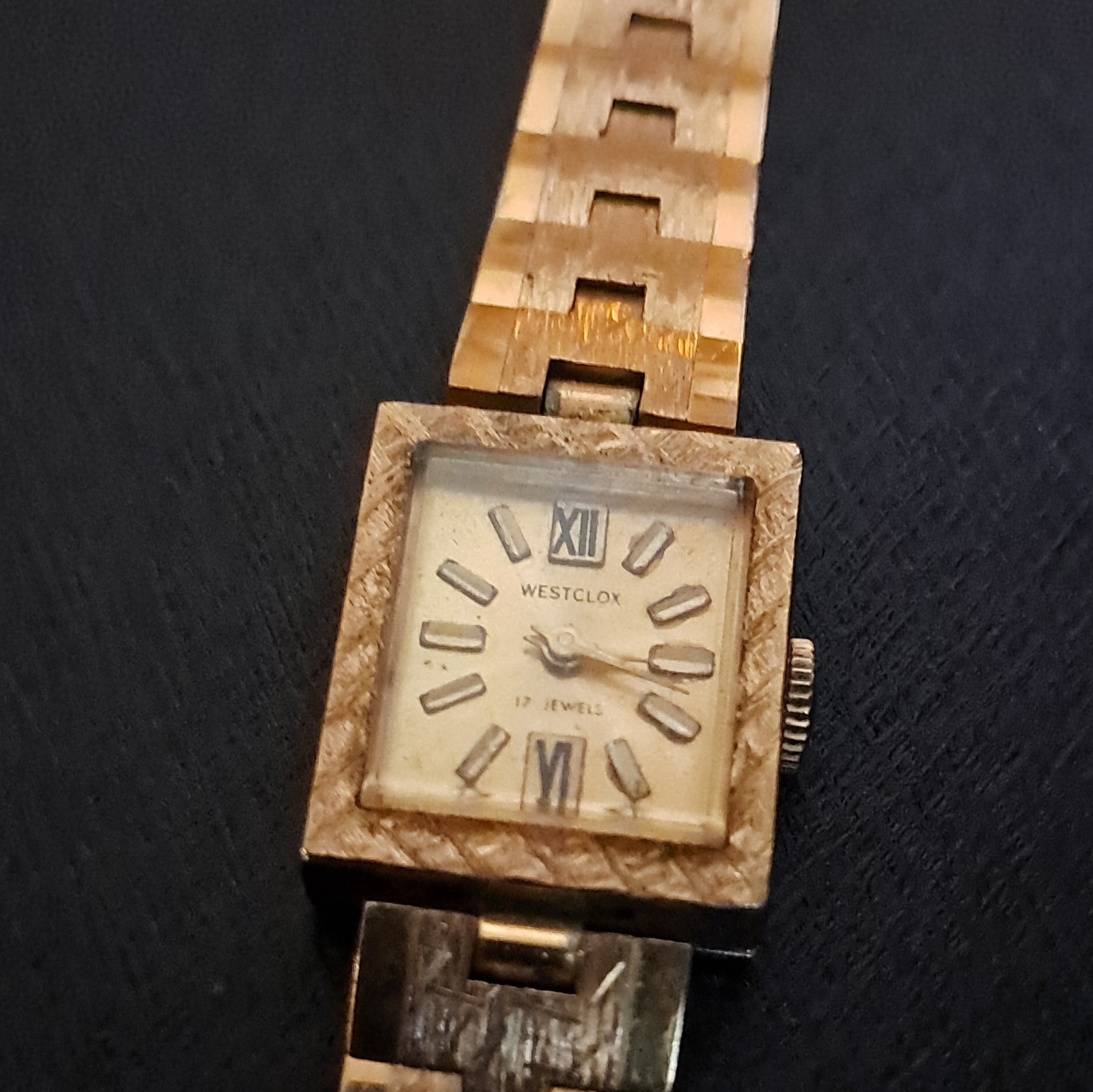Westclox 17-Jewel Manual Wind Dress Square Tank Watch Gold Bracelet Gold Dial