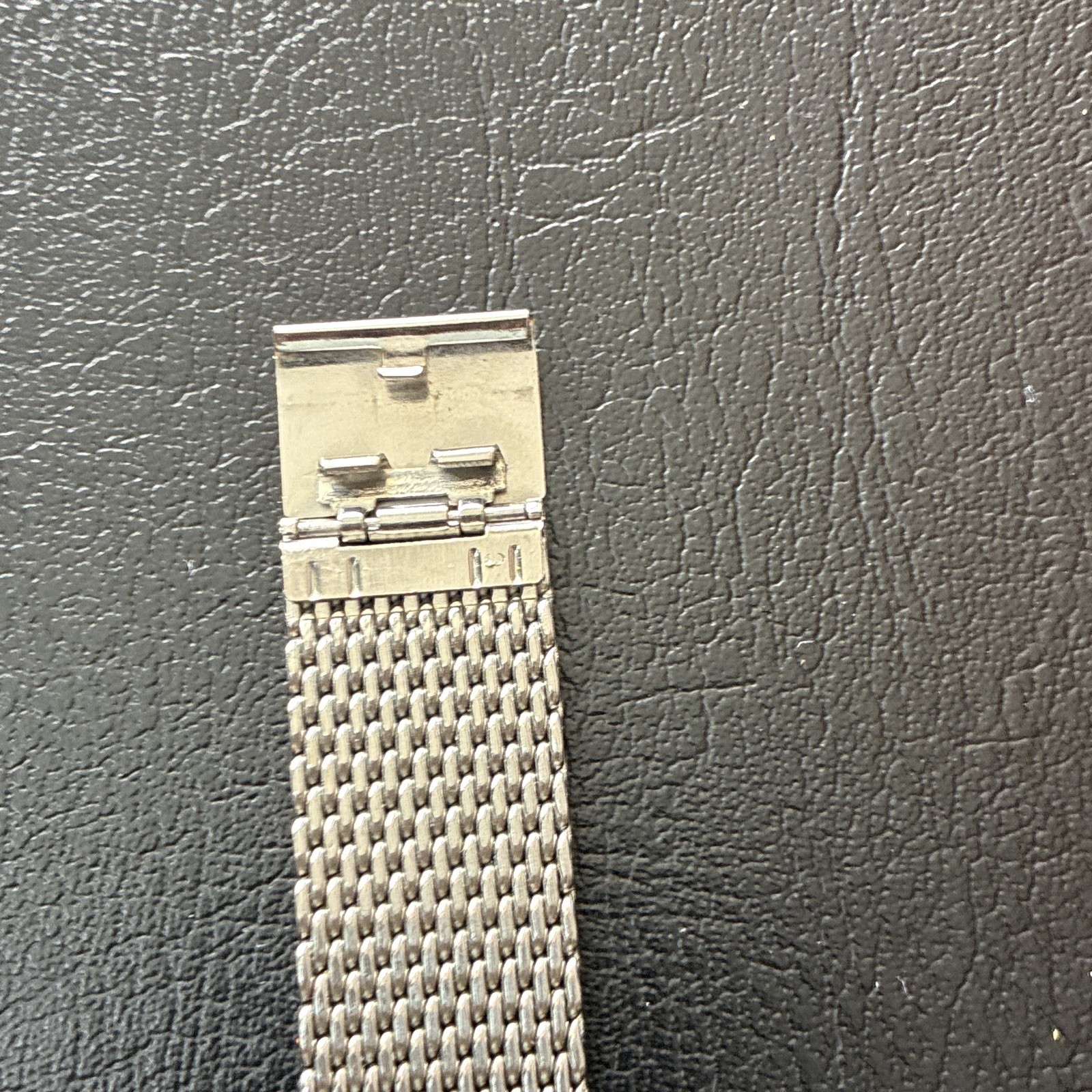 L.L.Bean Swiss Quartz Wristwatch Black Dial Date Silver Stainless Mesh 300ft