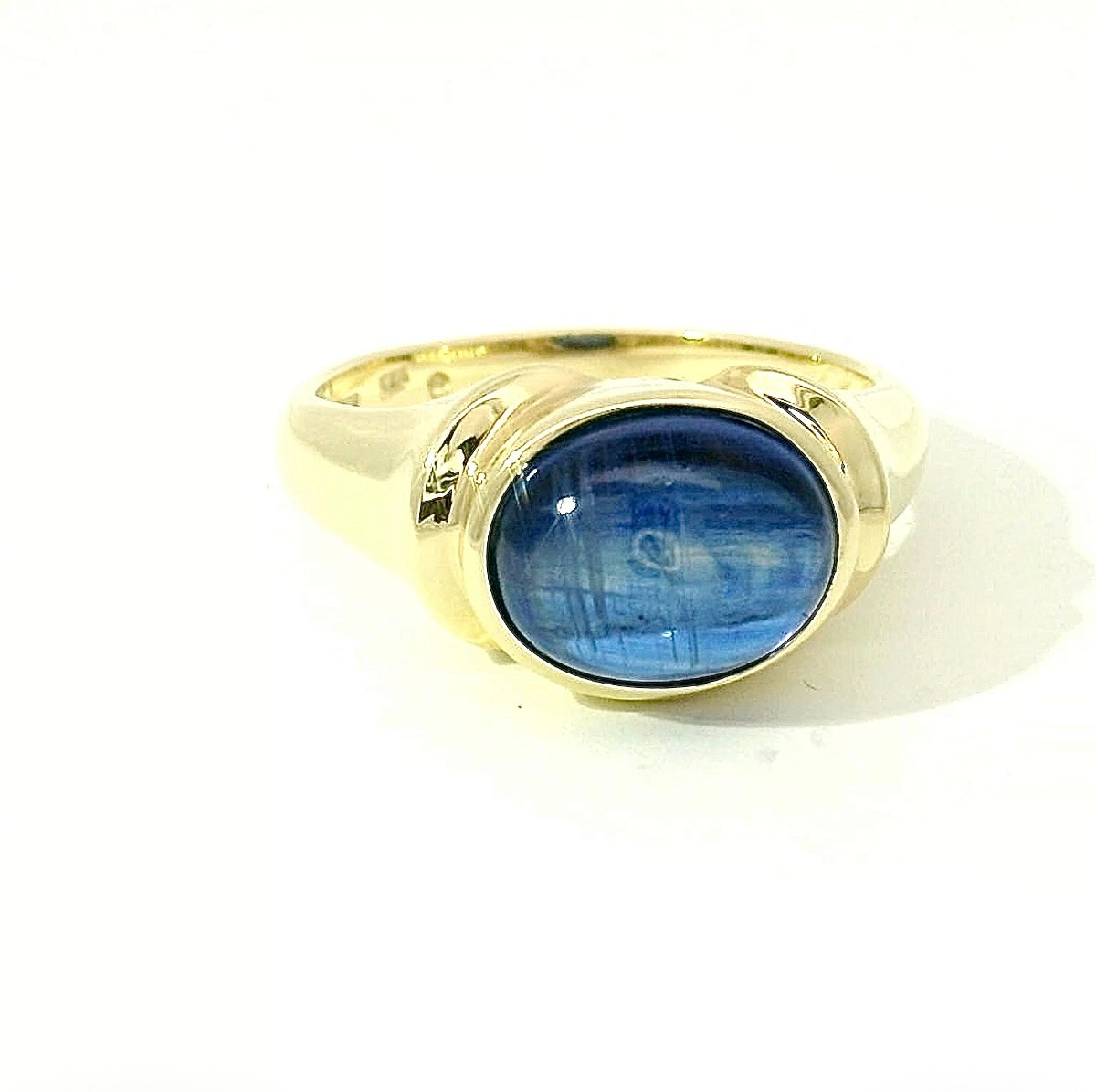 Timeless 9ct Yellow Gold Sapphire Cabochon Ring