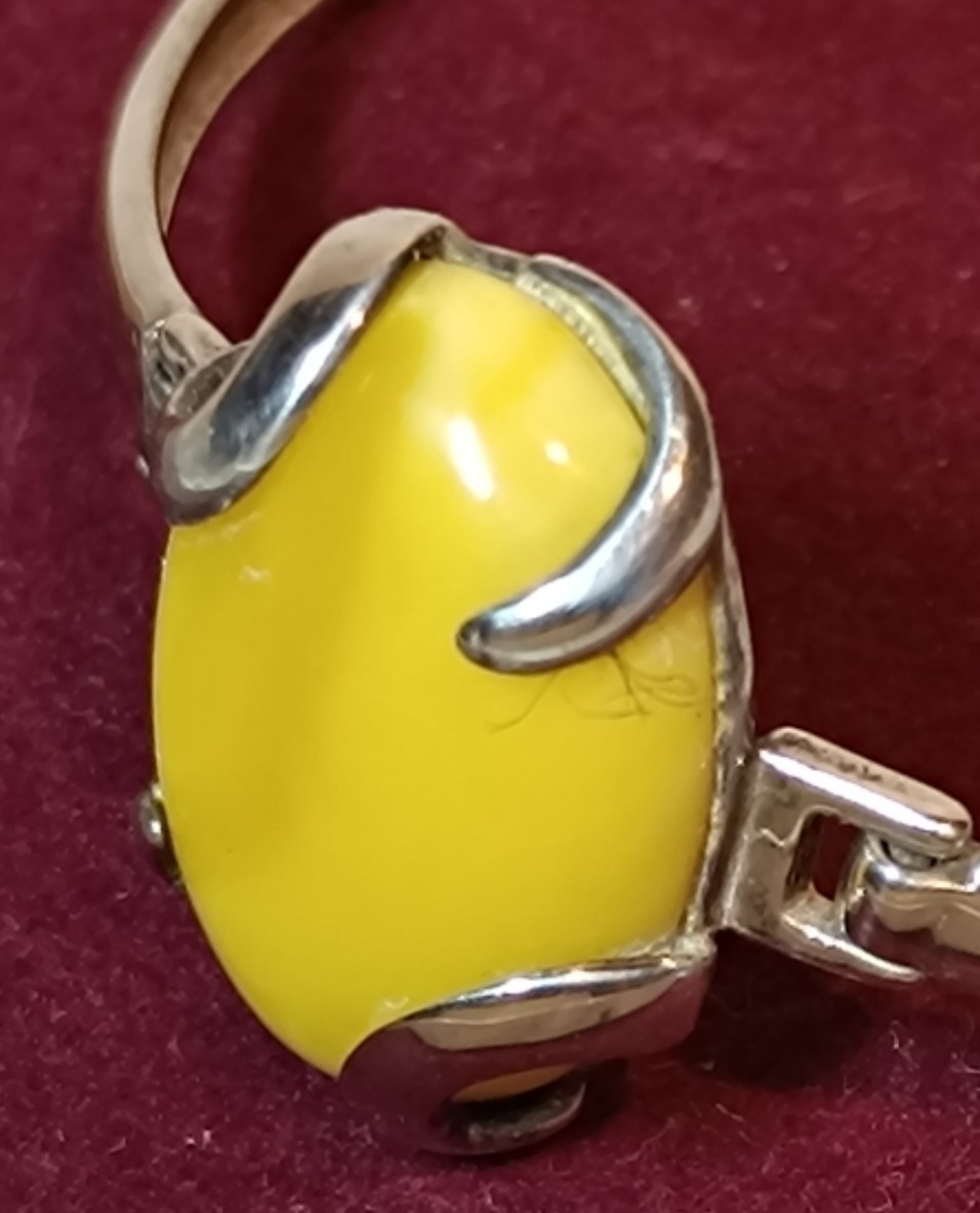 Beautiul Vintage Polish Sterling Silver Gen “Egg Yolk” Baltic Amber Bracelet.