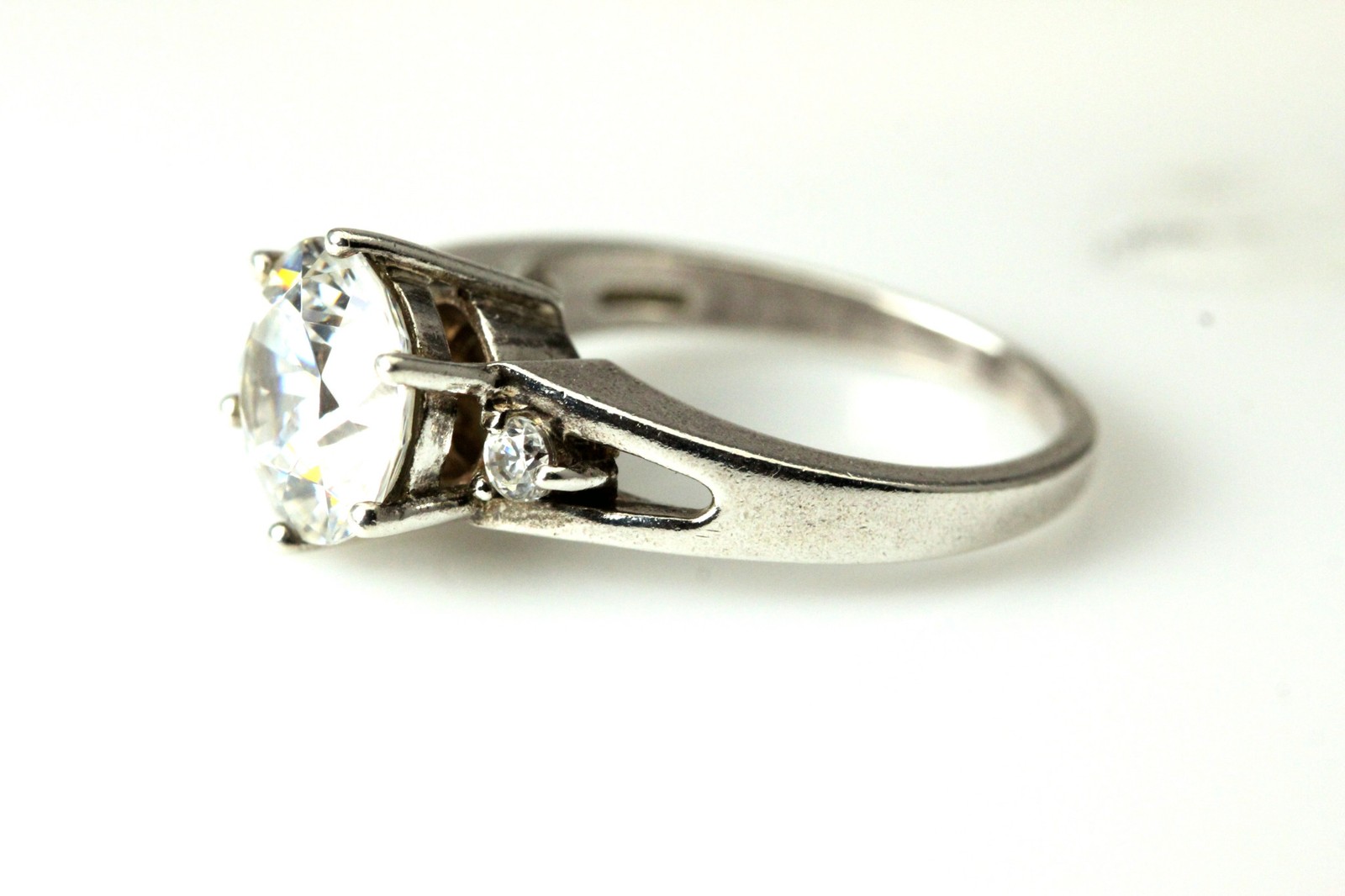 925 Sterling Silver Size 6 Round 9 mm Solitaire Ring 4.7 Grams (RIN6721)