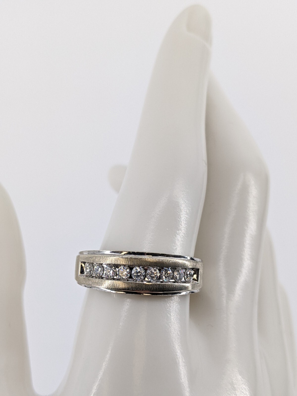 10KT White Gold 5.93g Men’s Diamond Ring Band (1/2cttw) Size 11.75