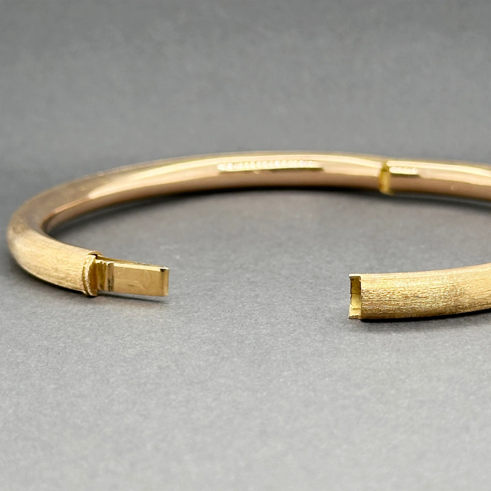 Estate 18K Rose Gold 5.59mm Bangle Bracelet