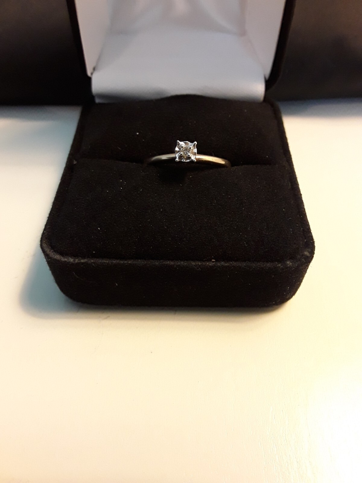 Vintage diamond ring 10K size 5 3/4 Tested Genuine 1OK,NATURAL DIAMOND ! Nice