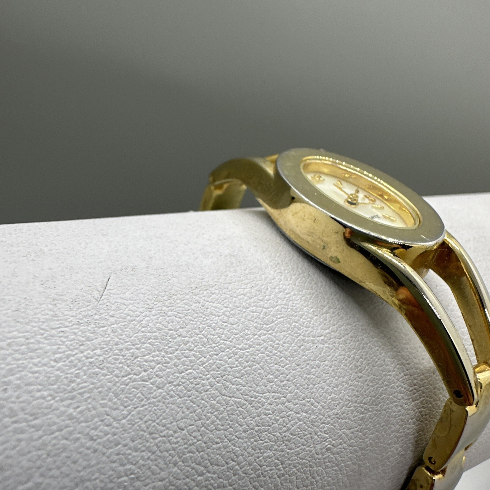 Vintage Ladies Advance Watch Gold Tone Cuff Bracelet 7.25 In, Scratched Dial