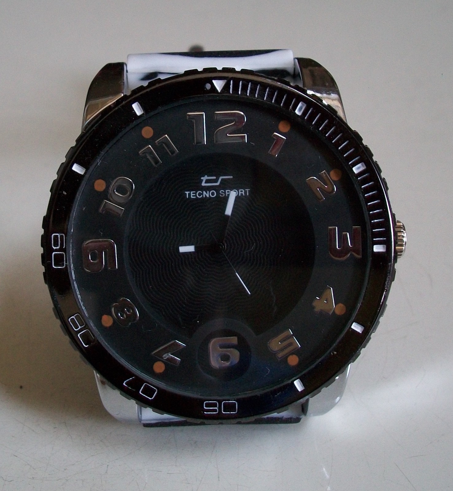MEN’S TECNO SPORT BLACK & WHITE SILICONE BAND CASUAL HIP HOP FASHION WATCH