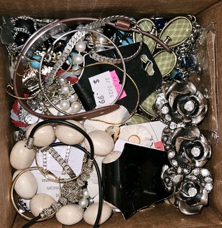 Costume Jewelry Lot ALL WEARABLE 5lbs. Vintage-Mod Treasure Hunt #177