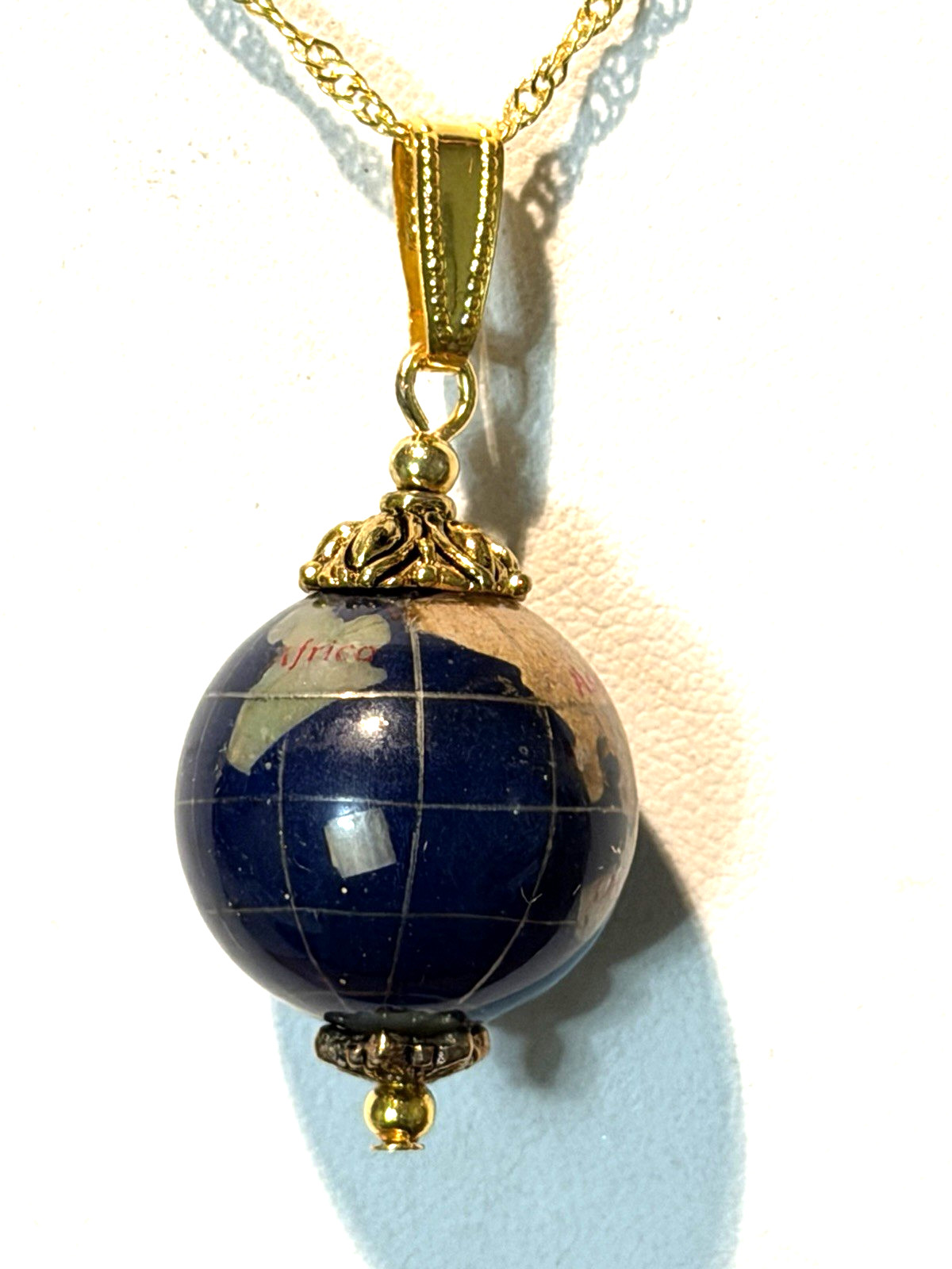 *NEW ITEM-LG. VTG. 20MM LAPIS GEMSTONE INTARSIA WORLD GLOBE NECKLACE. g