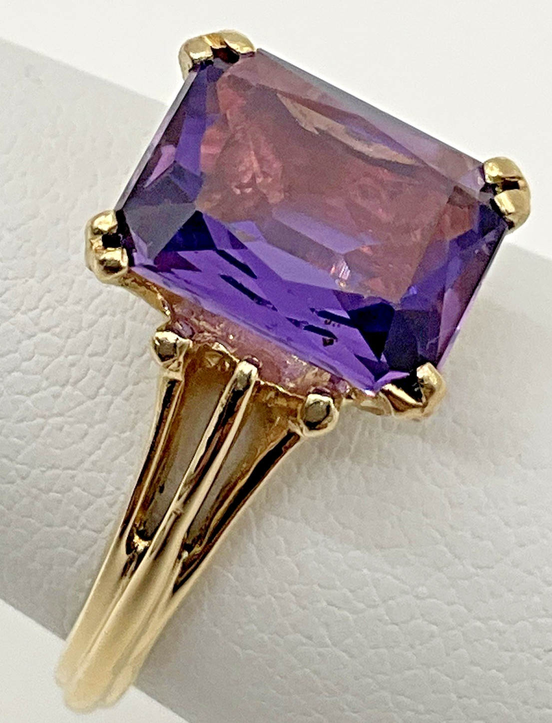 14k Yellow Gold 1.83ct Emerald Cut Amethyst Ladies Ring