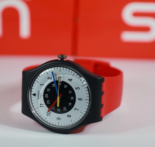 Limited Edition Swatch Originals Rouge & Noir “Back To 1984”Reloaded 41mm NEW