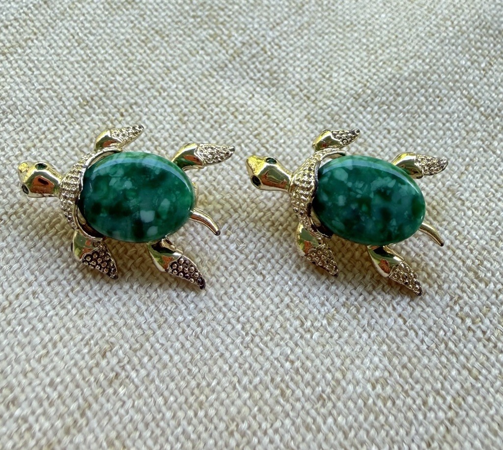 2 Gerry’s Turtle Gold Tone Brooch Back Signed
