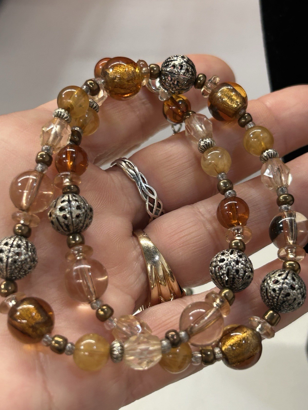 Beautiful vintage art glass necklace
