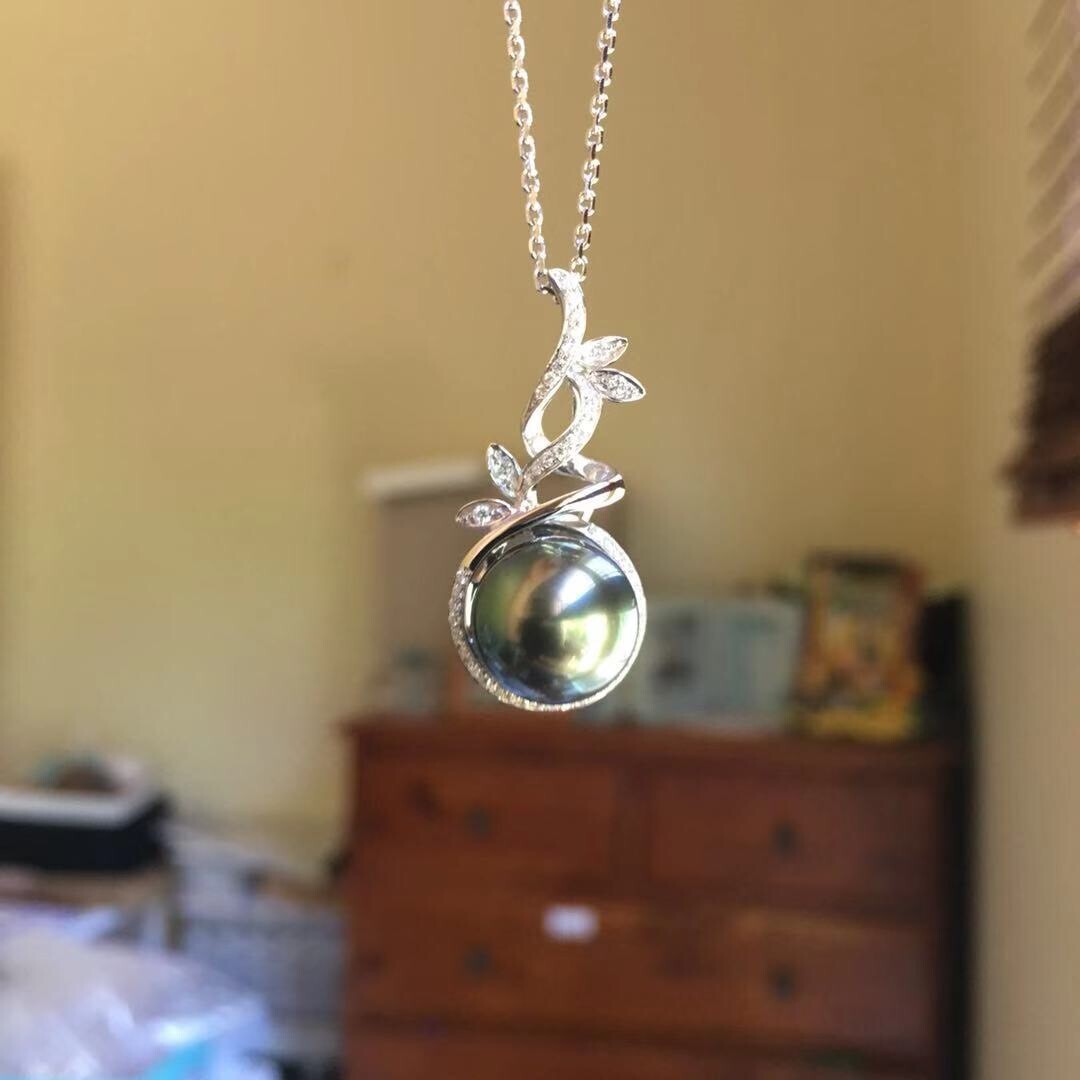 11.1mm Top Luster Peacock Black Tahitian Pearl 0.185cts Diamond 18k Gold Pendant