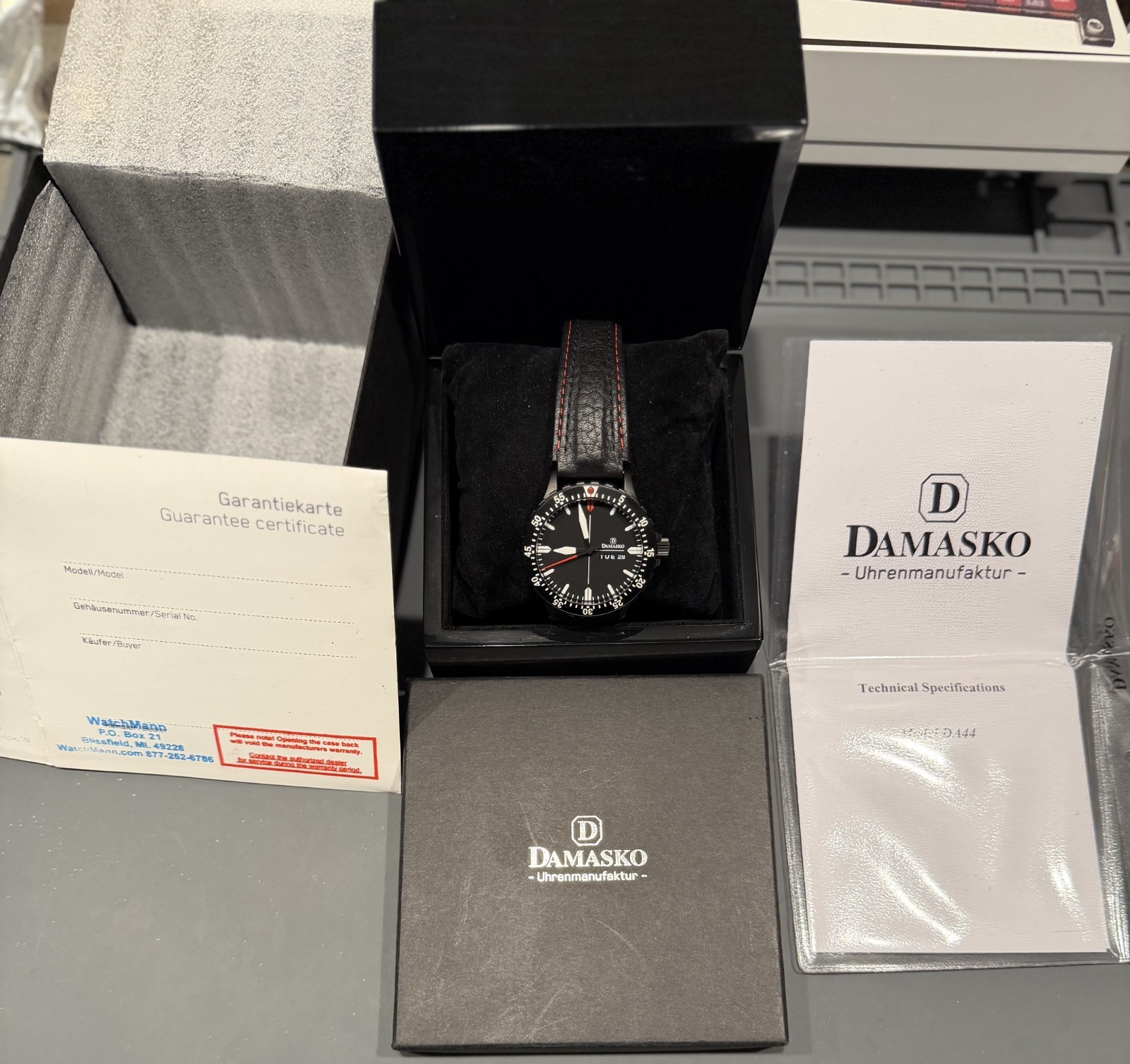 Damasko DA44 Black Watch Automatic Germany Box and papers
