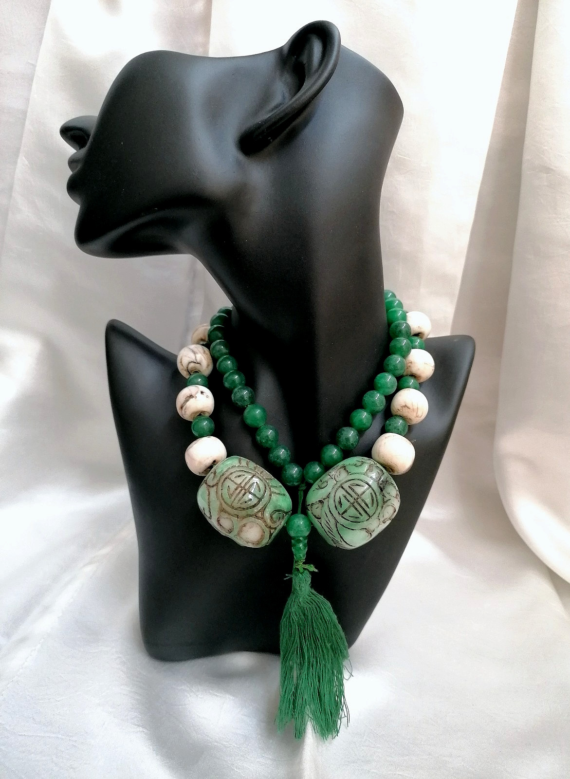 SPECTACULAR MAXI NECKLACE ETHNIC CARVED NATURAL STONES, CHINA 1900.