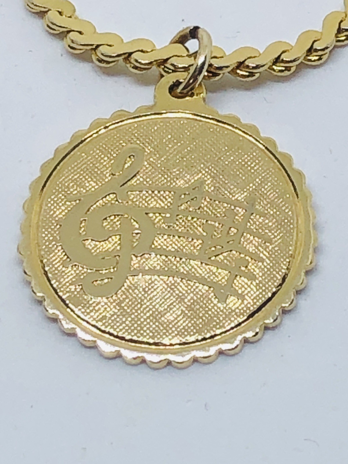 VTG ELCO 12KGF MUSIC NOTES/CLEF CHARM W/GOLD TONE SERPENTINE CHAIN