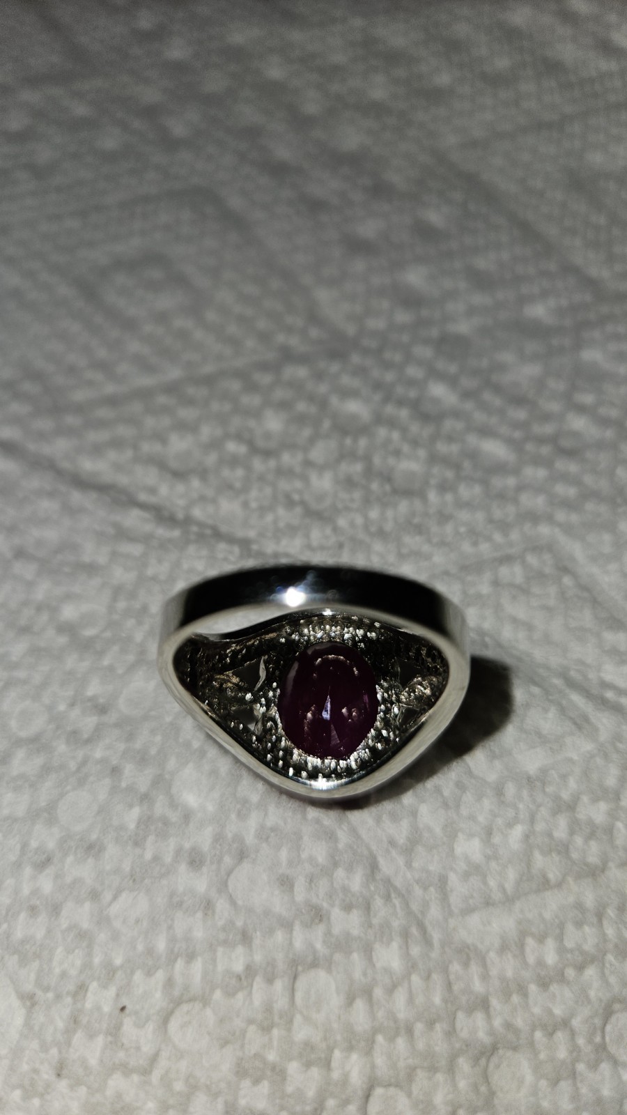 BEAUTIFUL COCKTAIL RING IN WHITE GOLD & DIAMONDS W/LAB CREATED RUBY