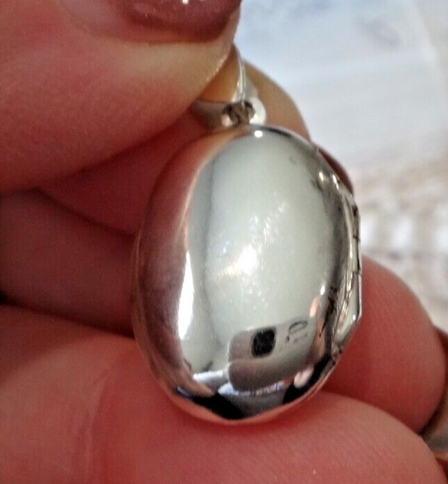 Sterling Silver 30x15mm 4 gram Plain Bubble Oval 2 Picture Photo Locket Charm!