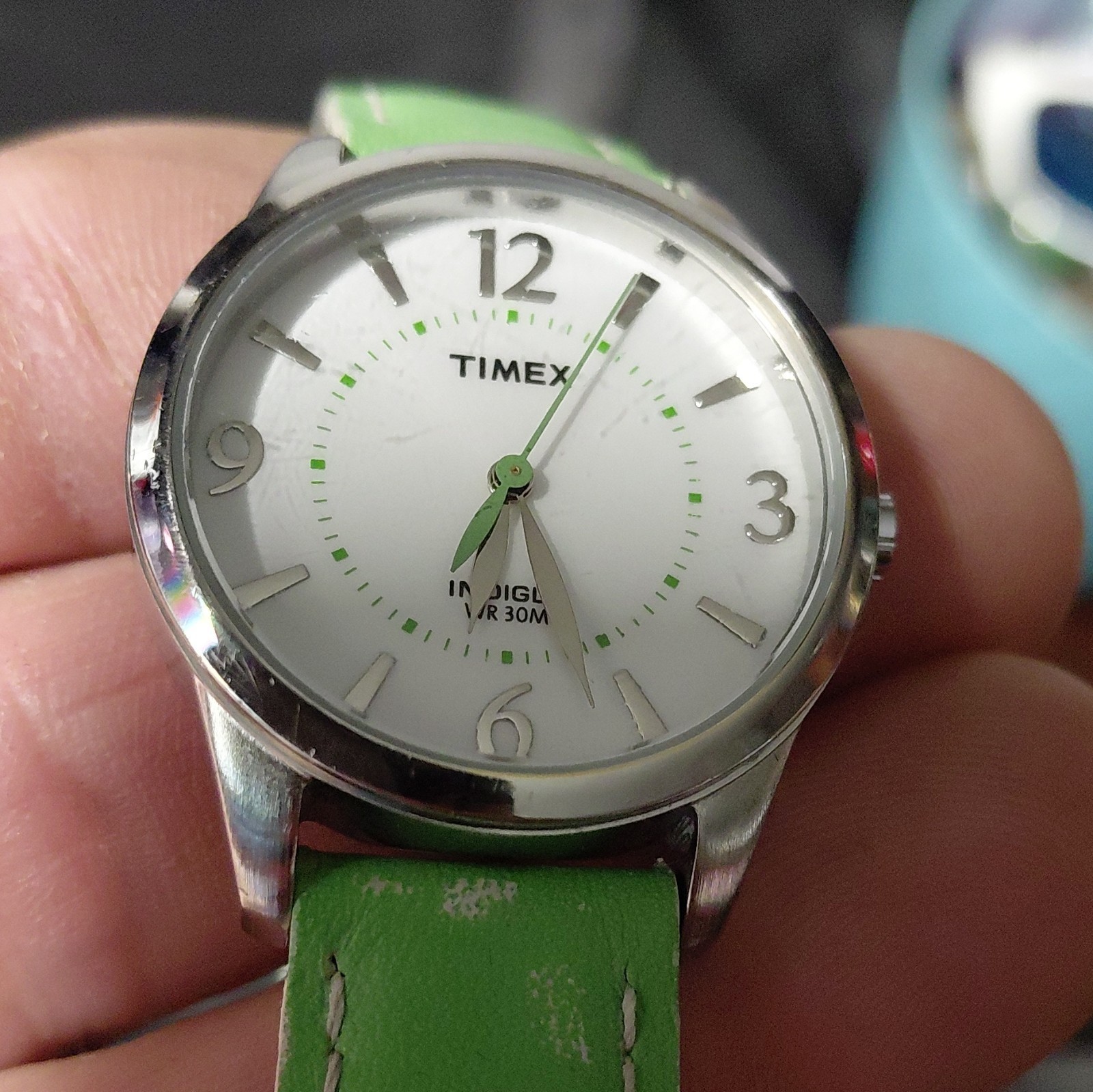 Timex Indiglo Women’s Quartz Analog Wristwatch Green Leather Strap White Dial