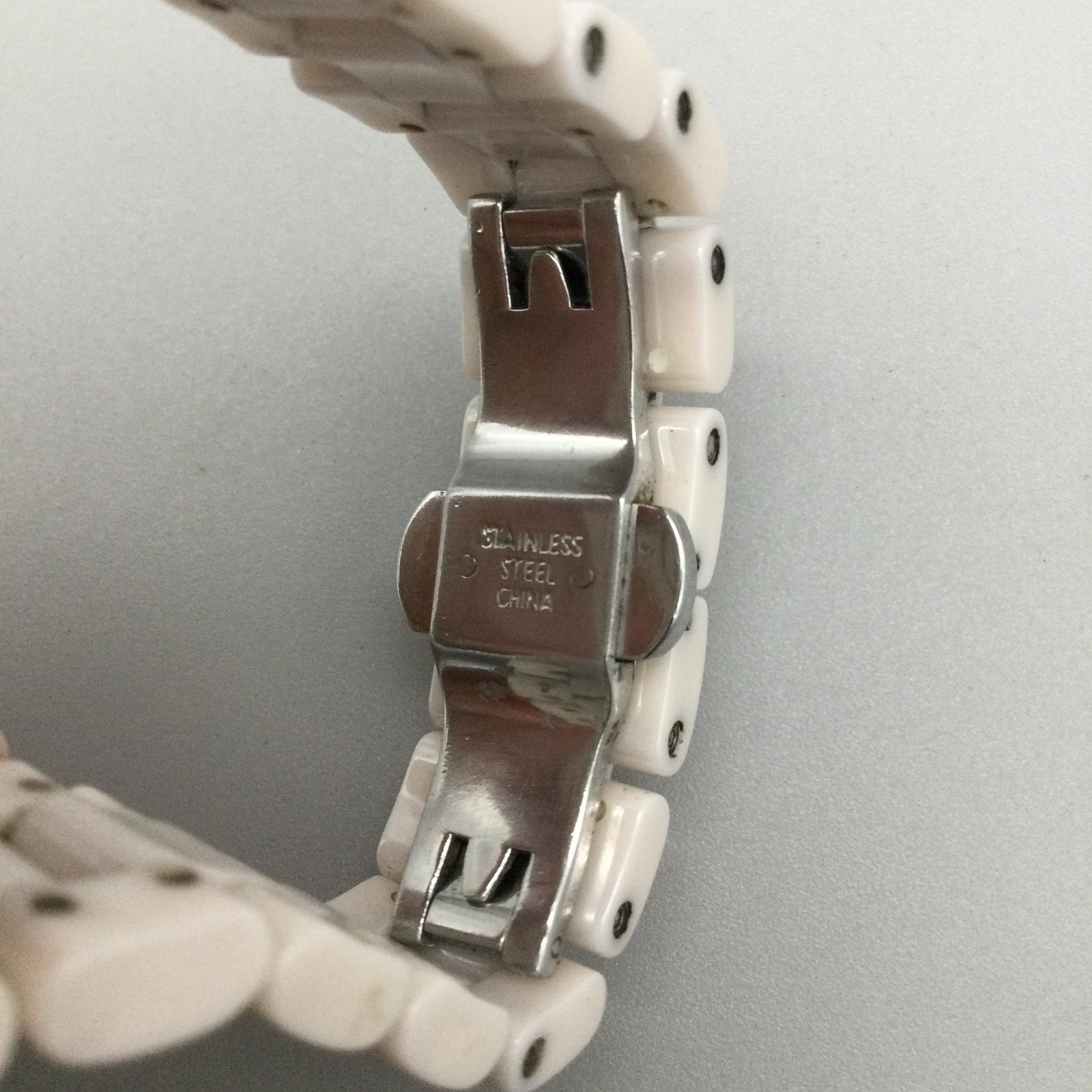 Isaac Mizrahi Live Womens Watch 34mm MOP Dial Ceramic Bracelet New Battery 6.5″