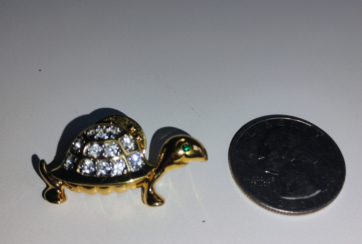 Vintage Cute Turtle Brooch Pin Gold Tone Green Eye Rhinestone small Jewelry