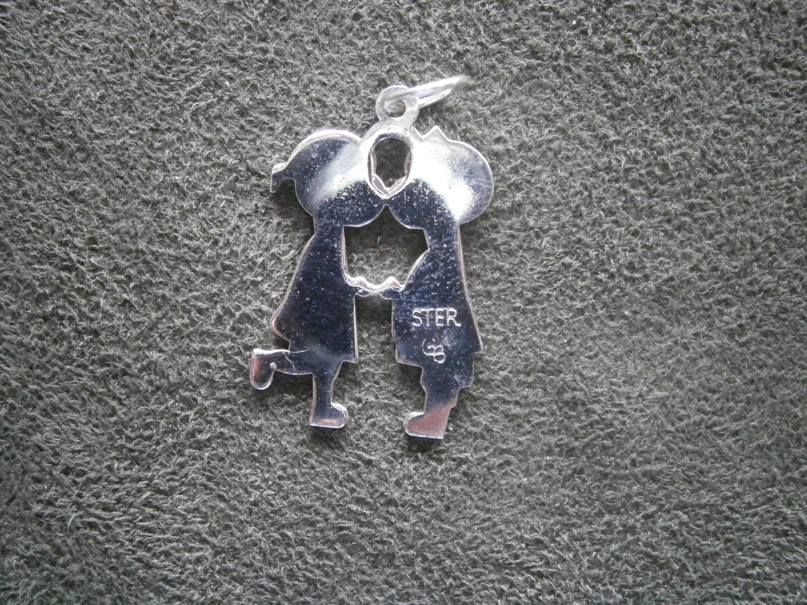 Kissing Couple Vintage Shiny Sterling Silver Bracelet Charm Pendant 3.0g