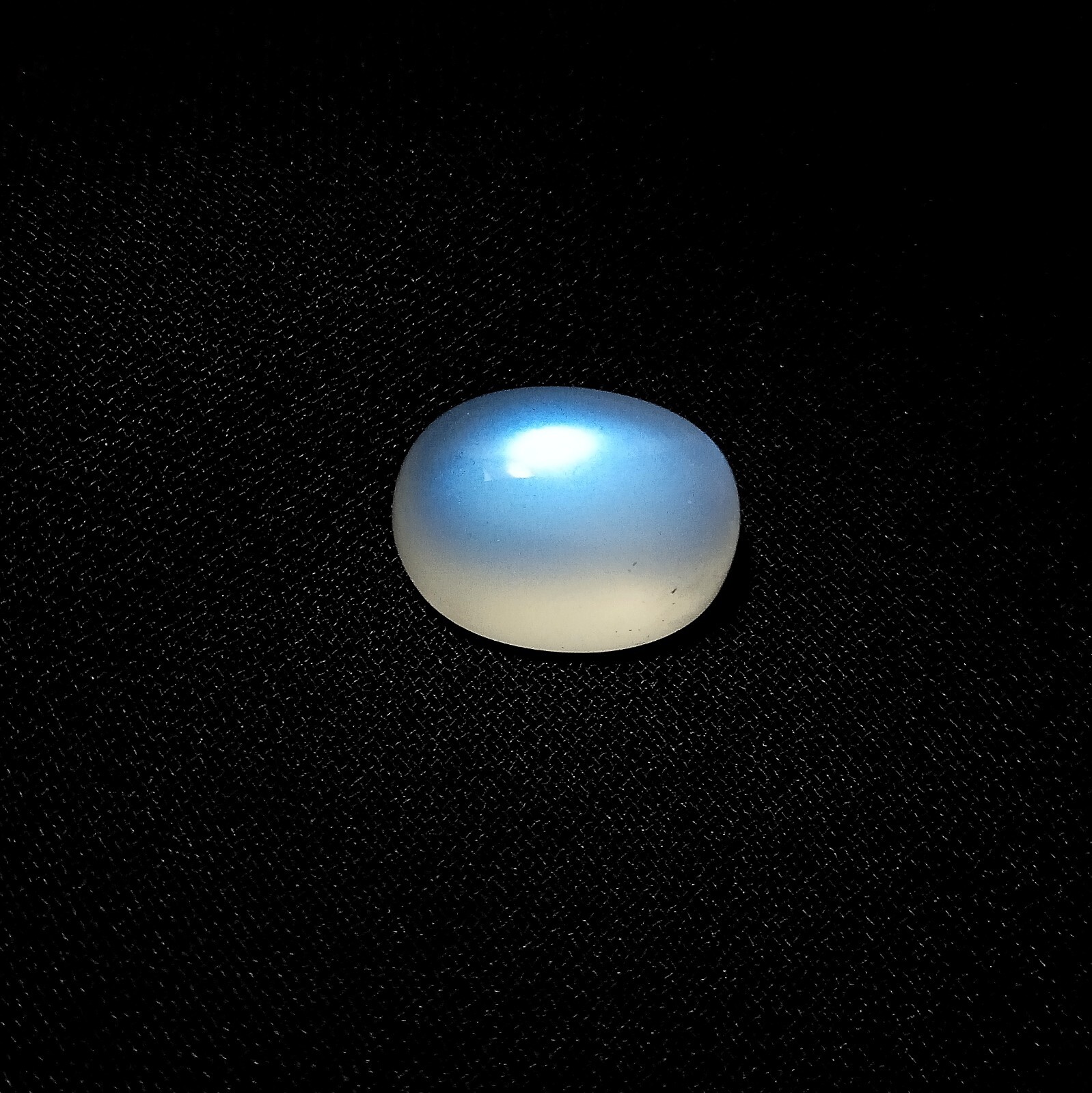 7.5 Carat Natural Top Blue Sheen Color Rainbow Moonstone Oval Shape Cabochon
