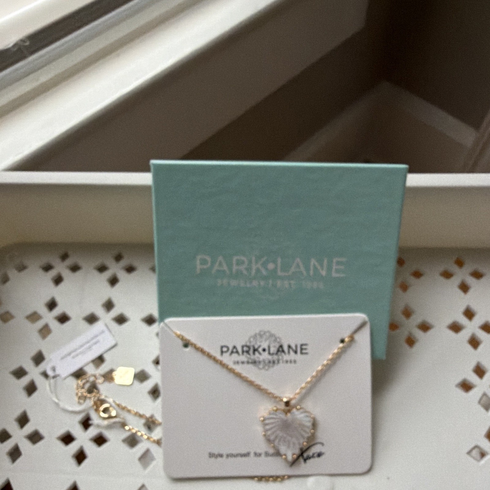 Park Lane, BUTTERCREAM, Mother Of Pearl Heart Pendant Necklace Retail $96