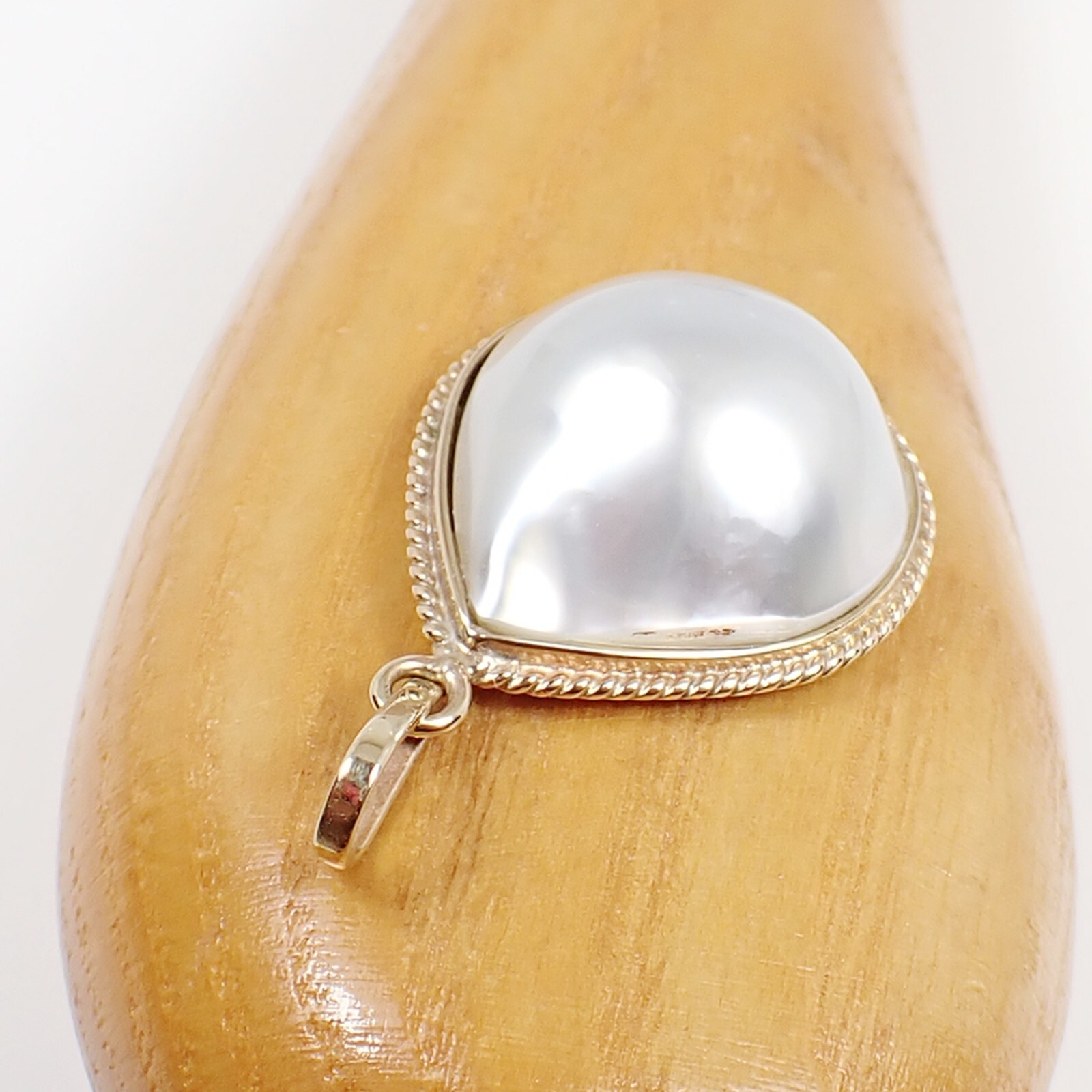 Teardrop 20x16mm Australian Mabe Pearl Bezel Pendant 375 9k Yellow Gold, MPP99
