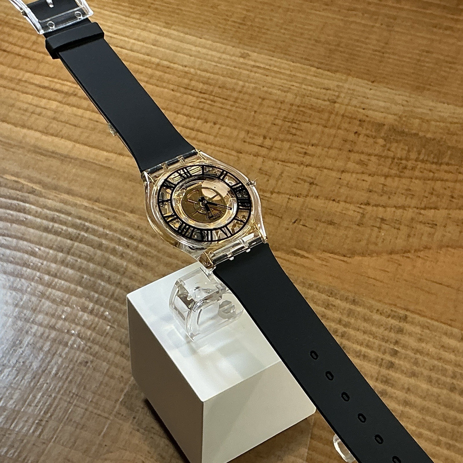 Skin – Ultra Thin – FORET NOIRE – SFK392 – Gold Gears / Roman Numerals – 34mm