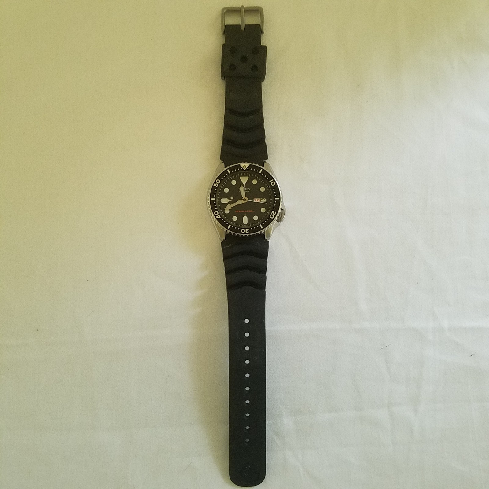 Seiko Men’s Black Watch – SKX007K