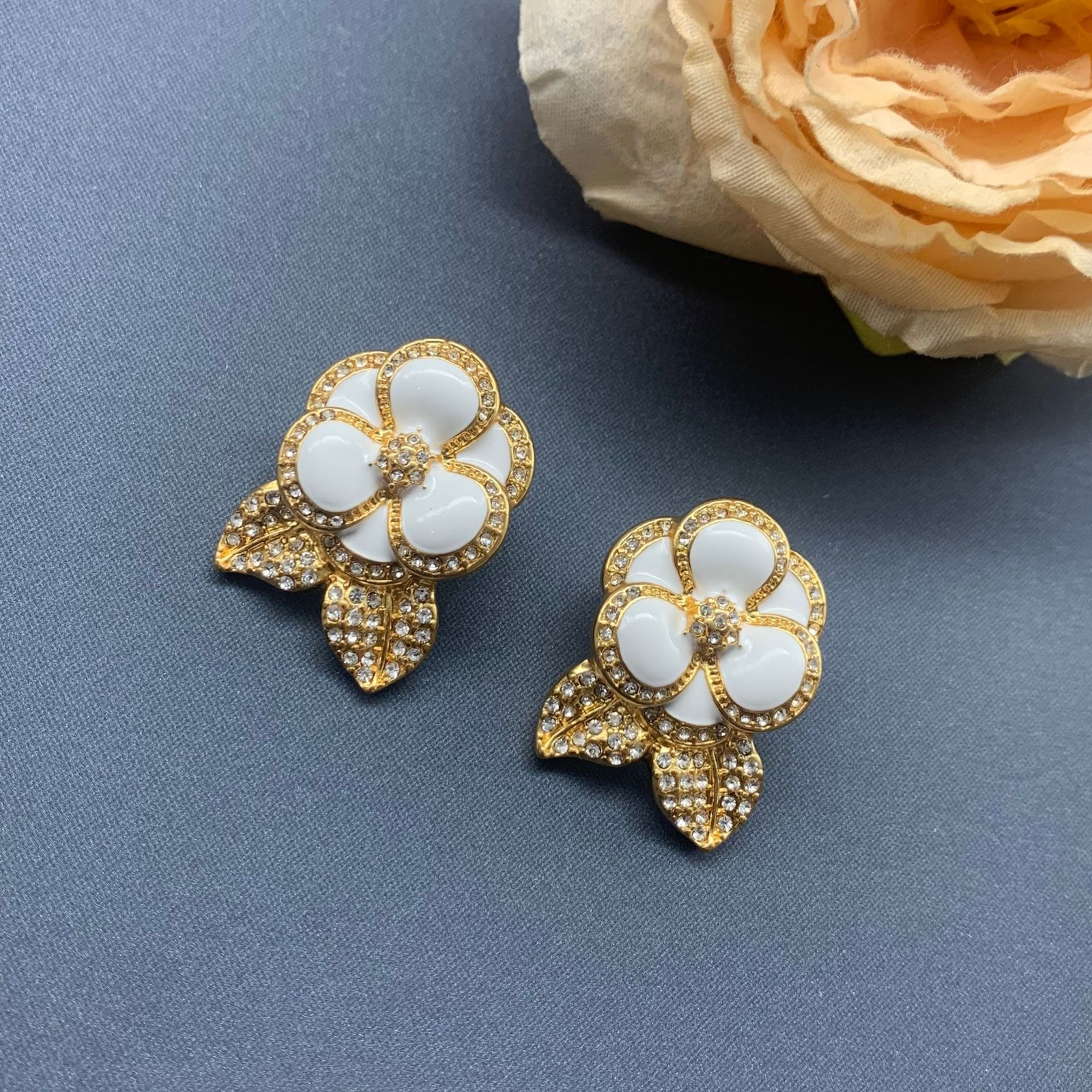 Fresh And Sweet Flower Earrings Stud Exquisite Fashion Women Jewelry Gifts