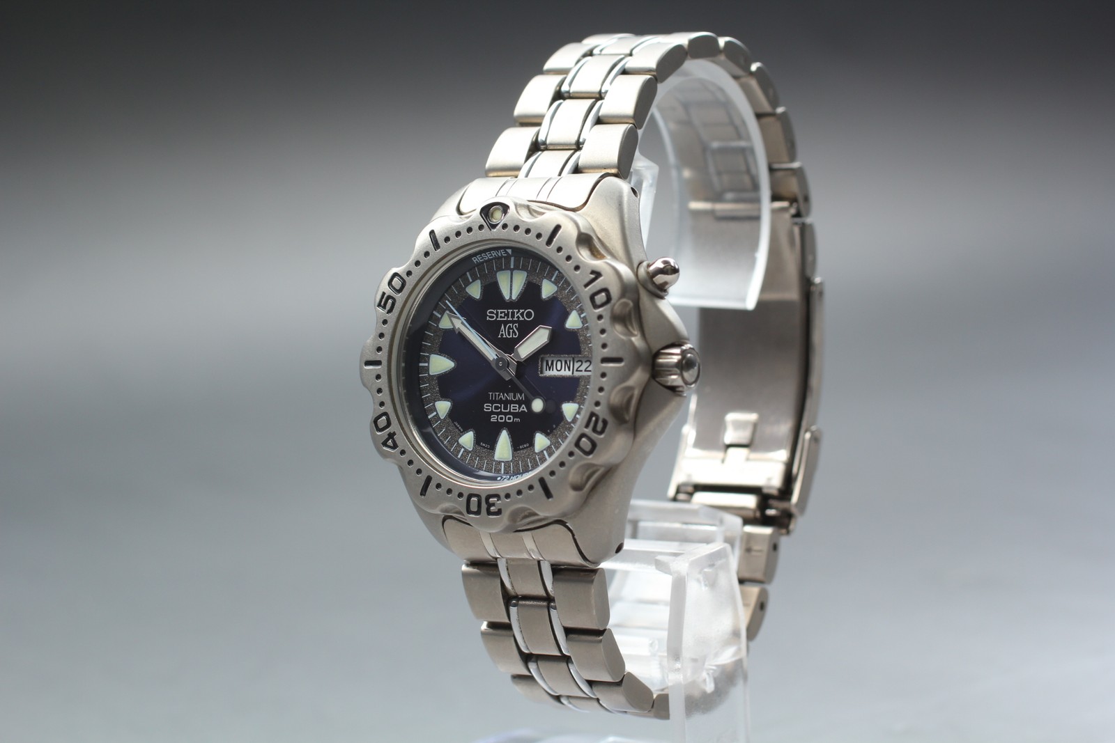 [N MINT w/ BOX] SEIKO Kinetic Titanium Diver’s 5M23-6B40 Qz Day/Date Men’s Watch