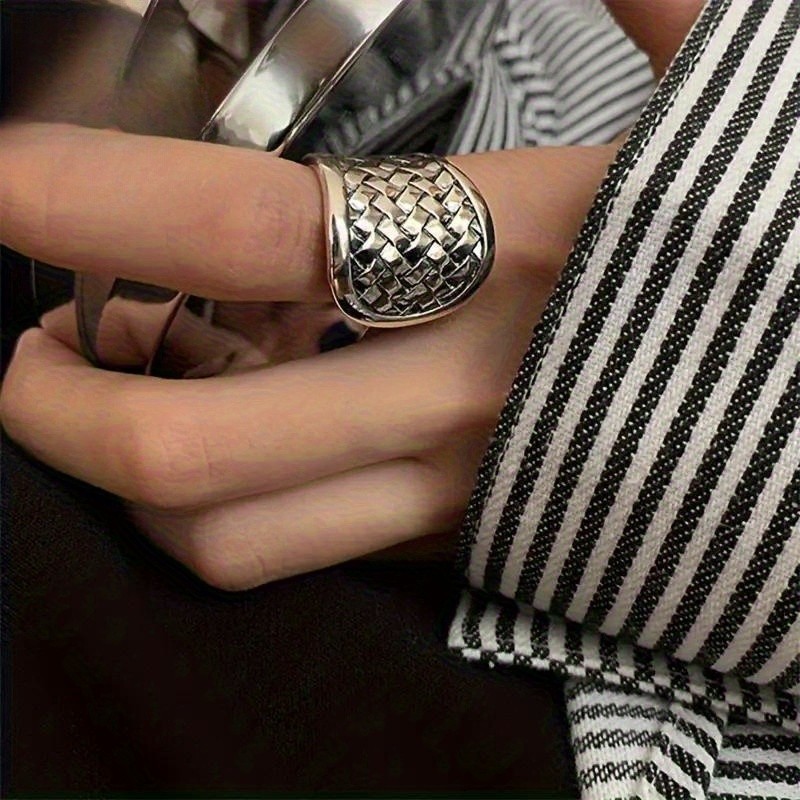 Men’s and Women’s Alloy Fashion Ring Large Ring Retro Woven Ring Jewelry Gift