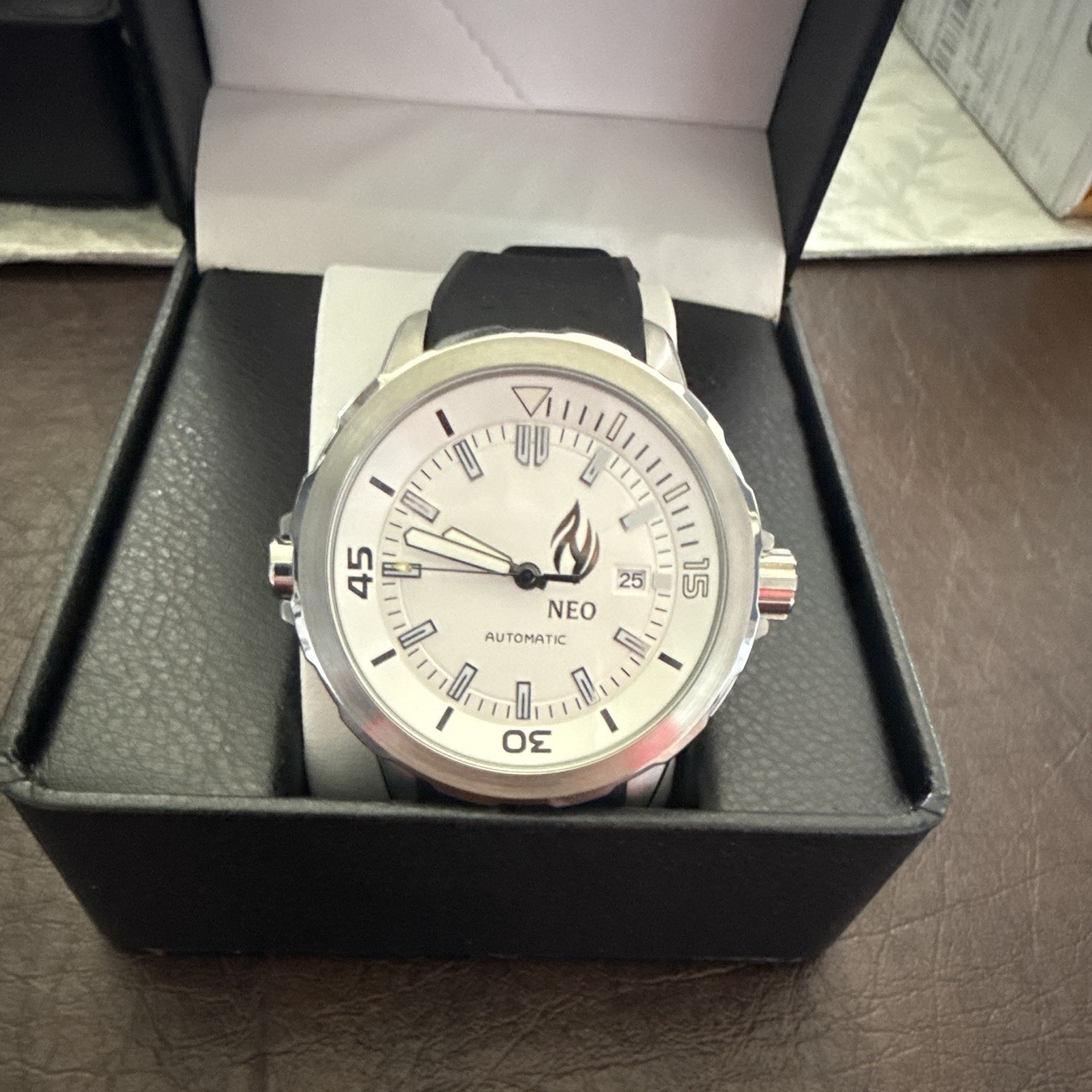NEO Men’s Automatic Watch White Dial Date Silver Case Black Rubber Strap Box